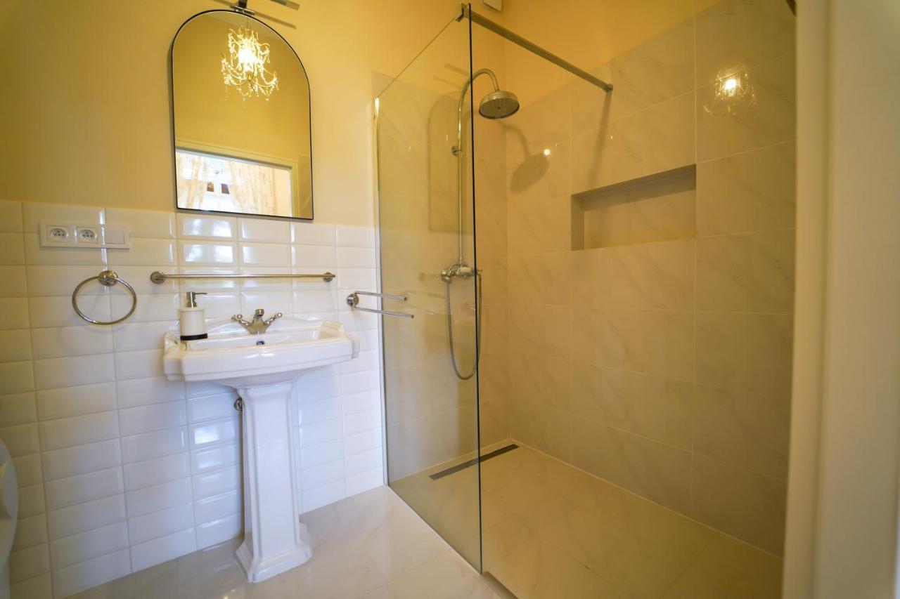 Spa Apartments Theresia Dubi  Экстерьер фото